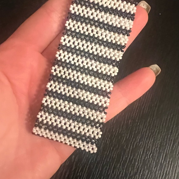 Handmaid Bracelets from Brazilian Indigenous Tribe. - Picture 4 of 7